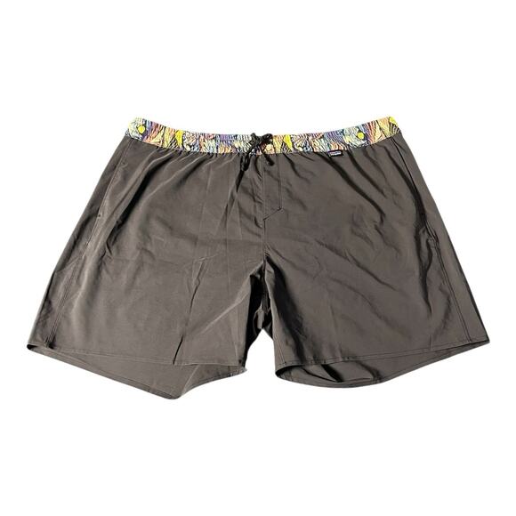 NEW Patagonia Men's Hydropeak Volley 18” Scalloped Tropical Hawaiian XXL Swim - Picture 1 of 7